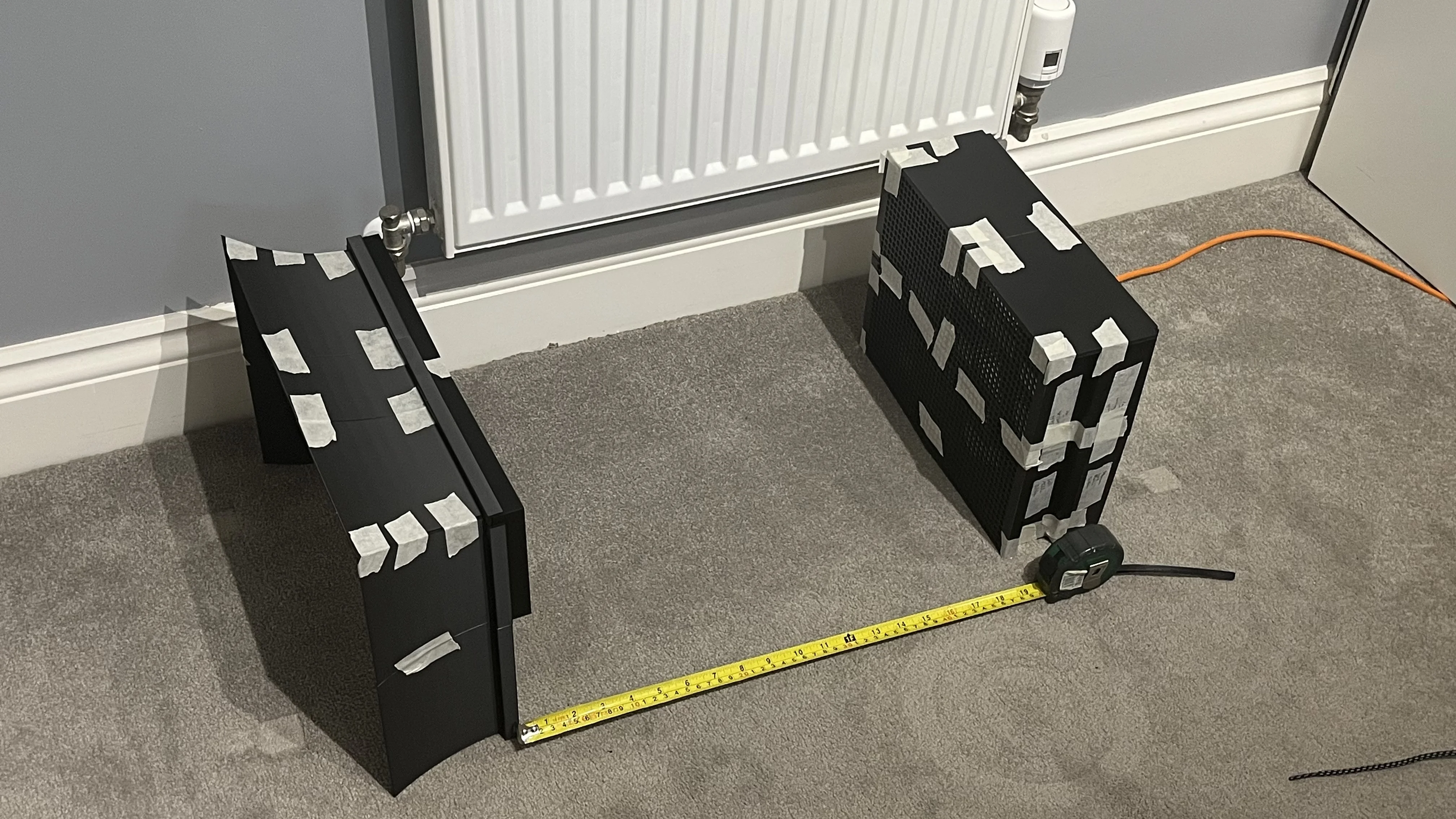 Diffuser laid out with airflow straightener